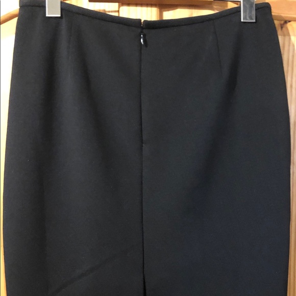 3 for $40 🤩 Isaac Mizrahi skirt. - Picture 2 of 3